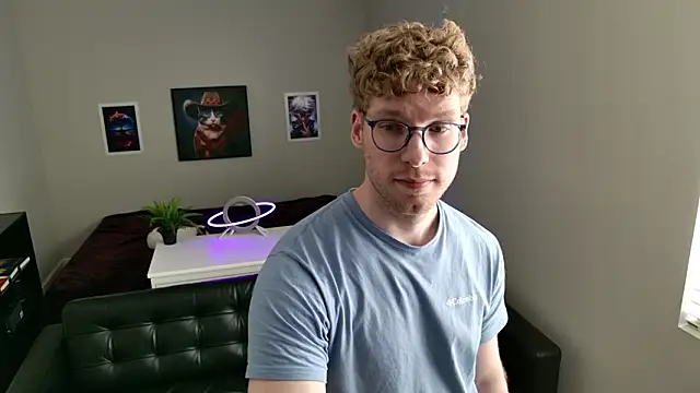 Snapshot of BlueEyedTallGuy94 chatting on March 2, 2026, 9:44 pm BlueEyedTallGuy94 online show from March 2, 2026, 9:44 pm