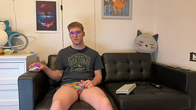 Snapshot of BlueEyedTallGuy94 chatting on December 22, 2024, 6:17 am BlueEyedTallGuy94 online show from December 22, 2024, 6:17 am