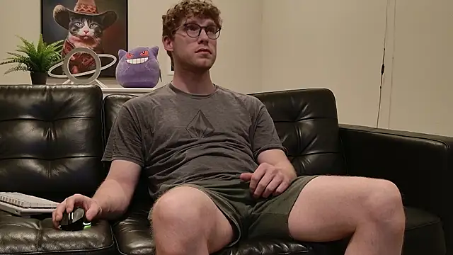 Snapshot of BlueEyedTallGuy94 chatting on October 31, 2025, 2:08 am BlueEyedTallGuy94 online show from October 31, 2025, 2:08 am