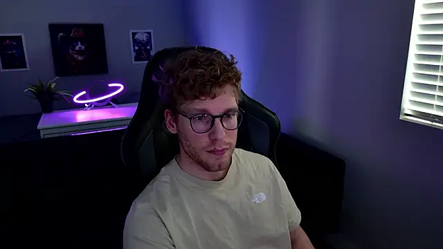 Snapshot of BlueEyedTallGuy94 chatting on February 1, 2026, 9:57 pm BlueEyedTallGuy94 online show from February 1, 2026, 9:57 pm