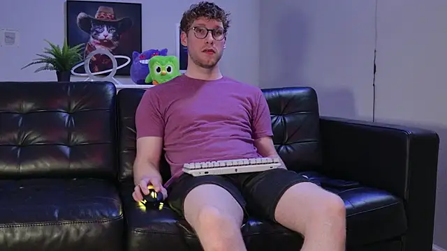 Snapshot of BlueEyedTallGuy94 chatting on October 15, 2025, 12:42 am BlueEyedTallGuy94 online show from October 15, 2025, 12:42 am