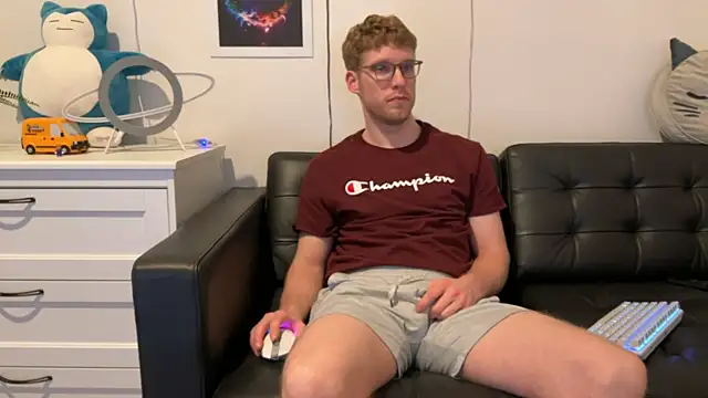 Snapshot of BlueEyedTallGuy94 chatting on January 8, 2025, 4:44 am BlueEyedTallGuy94 online show from January 8, 2025, 4:44 am