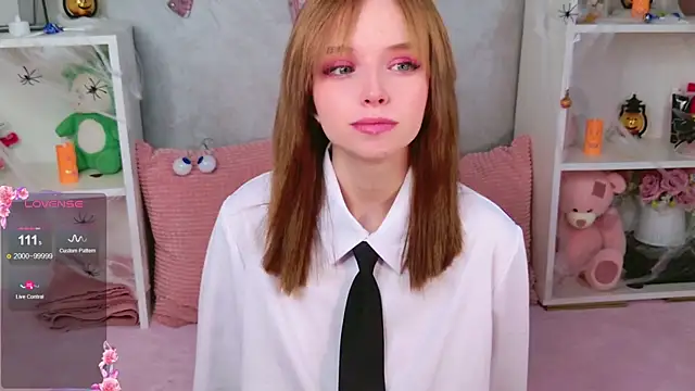 b4by LoL1 online show from November 5, 2025, 12:41 pm