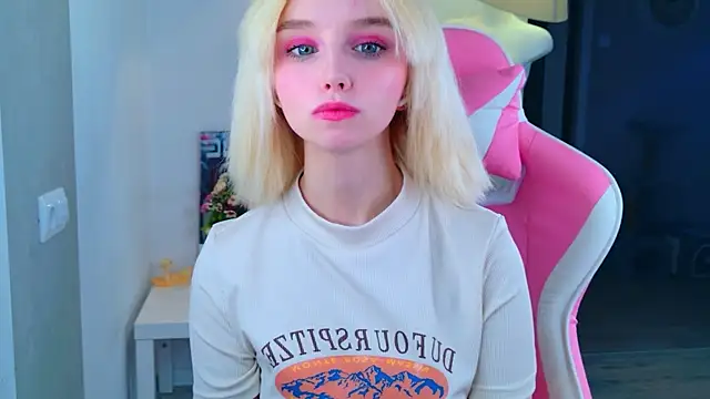 b4by LoL1 online show from April 13, 2026, 9:24 am