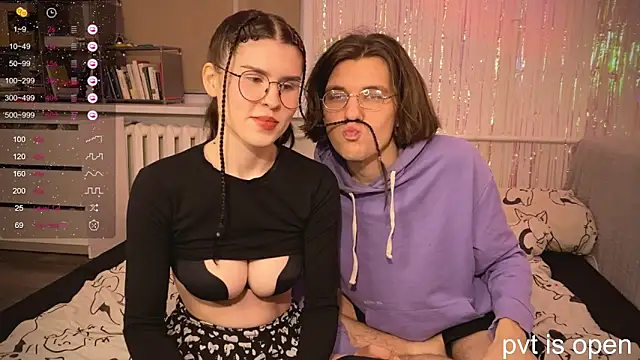 Snapshot of passiondesire_ chatting on February 13, 2026, 3:23 pm passiondesire online show from February 13, 2026, 3:23 pm