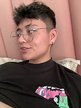 Ashley Chriss online show from February 9, 2025, 10:00 pm