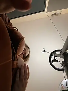 Snapshot of _GodessIsabella_97 chatting on February 19, 2025, 6:55 am GodessIsabella 97 online show from February 19, 2025, 6:55 am