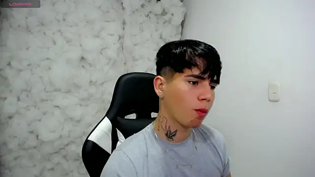 Snapshot of Tayson_Rivers chatting on November 23, 2025, 3:27 am Tayson Rivers online show from November 23, 2025, 3:27 am