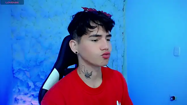 Snapshot of Tayson_Rivers chatting on November 5, 2025, 6:33 pm Tayson Rivers online show from November 5, 2025, 6:33 pm