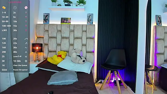 little sophie18 online show from November 1, 2025, 7:52 pm