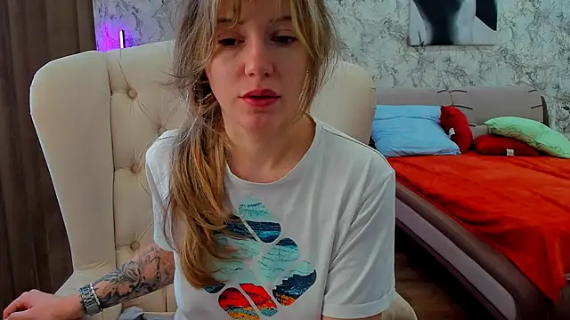 foxy blond online show from March 16, 2026, 12:18 am