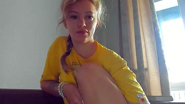 foxy blond online show from May 15, 2026, 12:30 am