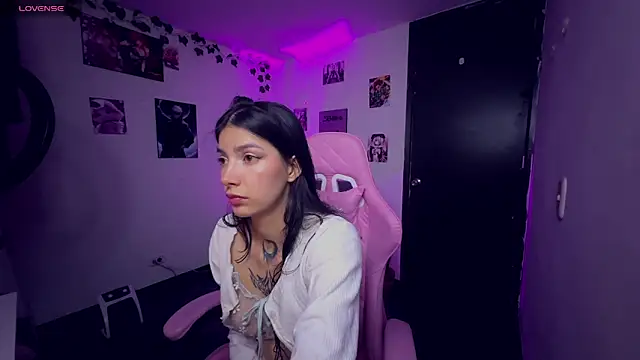 Snapshot of cami_mila9 chatting on April 6, 2026, 4:57 am cami mila9 online show from April 6, 2026, 4:57 am