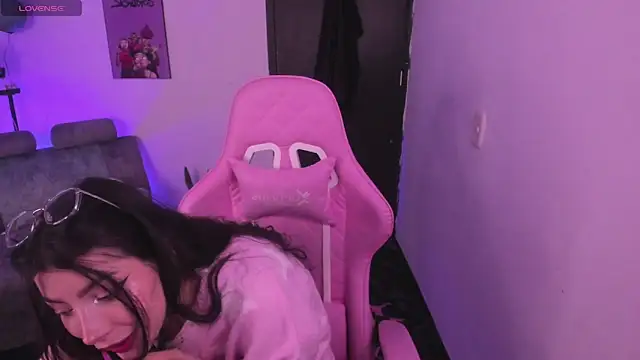 Snapshot of cami_mila9 chatting on December 1, 2025, 10:32 pm cami mila9 online show from December 1, 2025, 10:32 pm