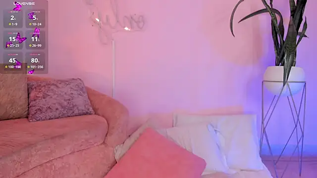 Lucy Vega online show from November 11, 2025, 3:45 am