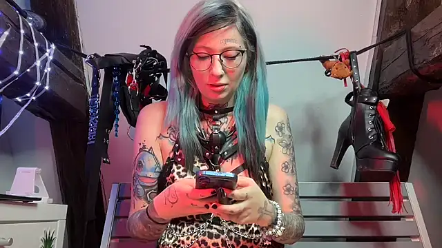 Snapshot of coyemoo chatting on November 8, 2025, 9:35 am coyemoo online show from November 8, 2025, 9:35 am