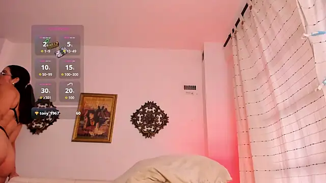 VeronicaGilss online show from April 17, 2026, 8:11 pm