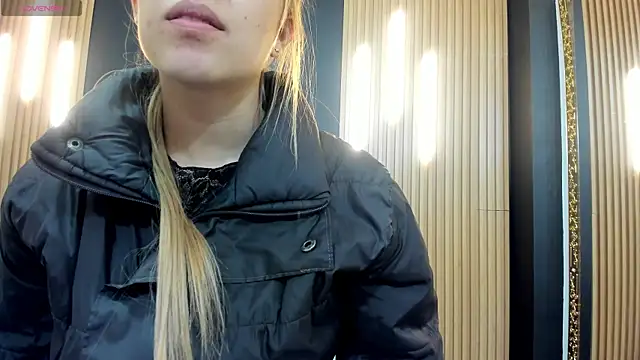 EvaaLovia1 online show from April 3, 2026, 3:46 am