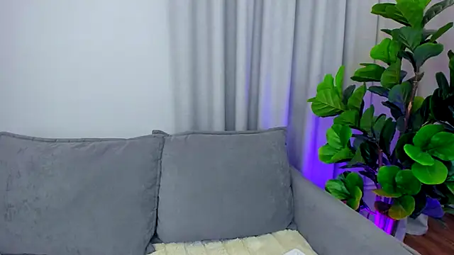 sexyangeloux online show from September 17, 2025, 9:06 pm