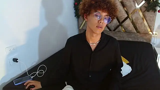 Snapshot of nickolas_moon chatting on December 18, 2024, 6:57 pm nickolas moon online show from December 18, 2024, 6:57 pm