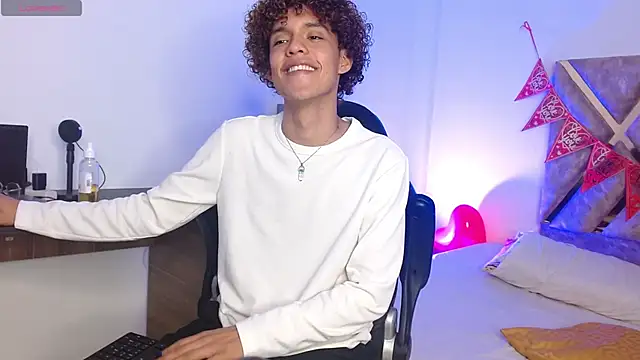 Snapshot of nickolas_moon chatting on February 17, 2025, 9:00 pm nickolas moon online show from February 17, 2025, 9:00 pm