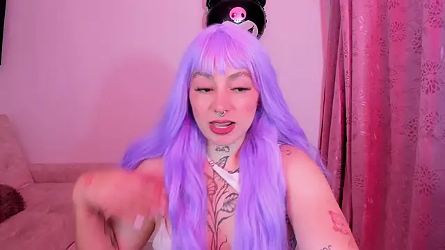 annika taylor online show from November 13, 2025, 4:05 am