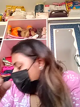 Snapshot of Hotmilfxox chatting on December 10, 2024, 11:22 am Hotmilfxox online show from December 10, 2024, 11:22 am