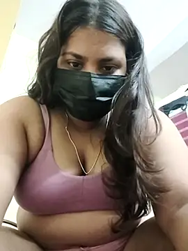 Hotmilfxox online show from May 8, 2026, 7:45 am