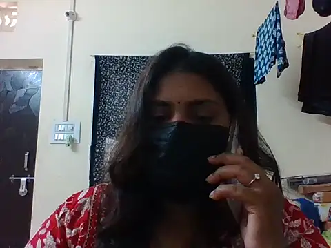 Hotmilfxox online show from May 17, 2026, 7:19 am