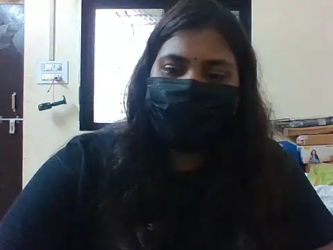 Hotmilfxox online show from May 15, 2026, 7:39 am