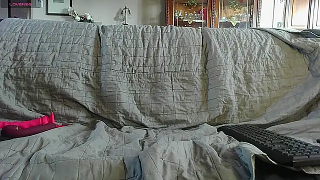 LauraMonolo online show from June 5, 2026, 6:52 am