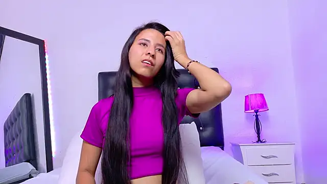 Skinny hottie18 online show from November 5, 2025, 1:58 pm