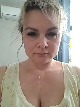 Snapshot of candy_queeen chatting on February 20, 2026, 11:34 am candy queeen online show from February 20, 2026, 11:34 am