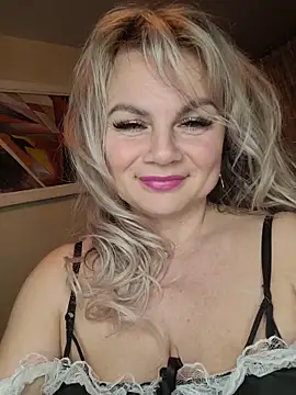 Snapshot of candy_queeen chatting on February 8, 2026, 9:34 pm candy queeen online show from February 8, 2026, 9:34 pm