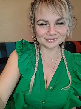 candy queeen online show from December 2, 2025, 8:27 am