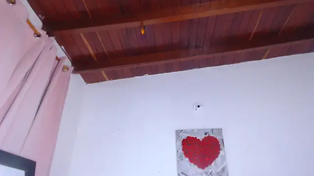 Snapshot of Amara_Red chatting on February 5, 2026, 11:06 am Amara Red online show from February 5, 2026, 11:06 am