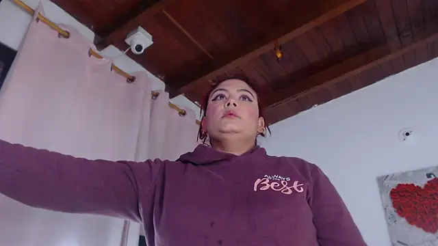 Snapshot of Amara_Red chatting on January 16, 2026, 11:25 am Amara Red online show from January 16, 2026, 11:25 am