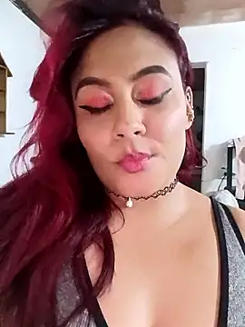 Snapshot of Amara_Red chatting on January 18, 2026, 12:25 am Amara Red online show from January 18, 2026, 12:25 am