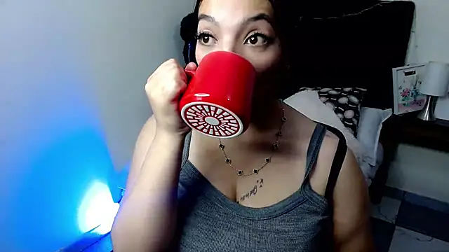 Snapshot of loren_tits24 chatting on June 12, 2026, 11:02 pm loren tits24 online show from June 12, 2026, 11:02 pm