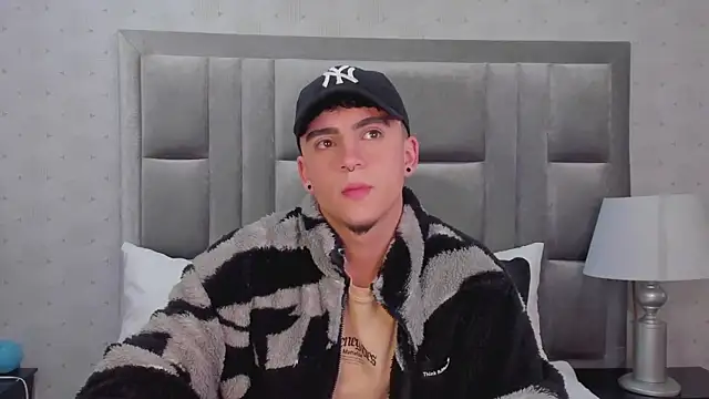 Snapshot of BrannTaylor chatting on October 15, 2025, 12:02 pm BrannTaylor online show from October 15, 2025, 12:02 pm