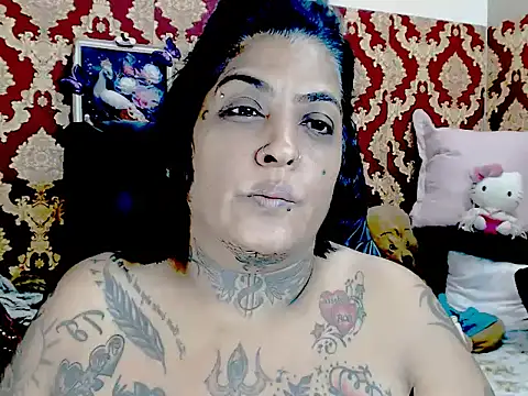 Snapshot of Indiancatz2 chatting on November 25, 2025, 5:46 pm Indiancatz2 online show from November 25, 2025, 5:46 pm