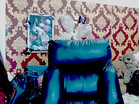 Snapshot of Indiancatz2 chatting on December 18, 2025, 5:50 pm Indiancatz2 online show from December 18, 2025, 5:50 pm