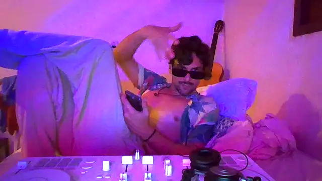 couplemilk online show from February 3, 2026, 1:38 am