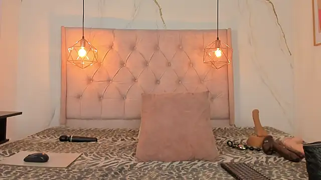 zamira 44 online show from April 17, 2026, 1:47 pm