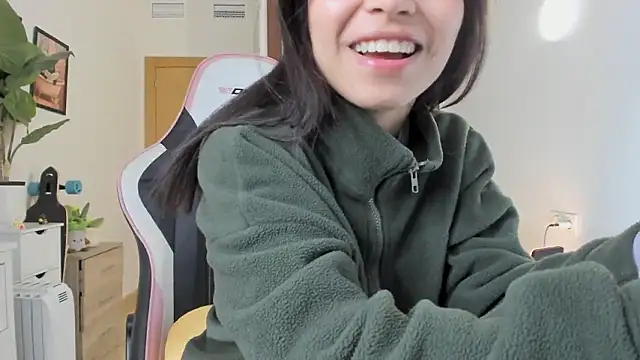 Snapshot of Adriennesexxx chatting on February 3, 2026, 5:40 pm Adriennesexxx online show from February 3, 2026, 5:40 pm