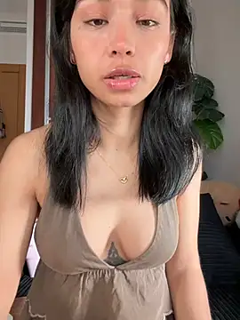 Adriennesexxx online show from April 15, 2026, 5:39 pm