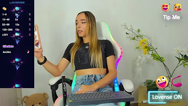 Linda Crawford online show from February 21, 2025, 10:15 pm