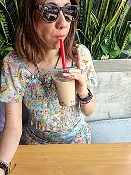 Lunababymylove online show from April 17, 2026, 9:28 pm