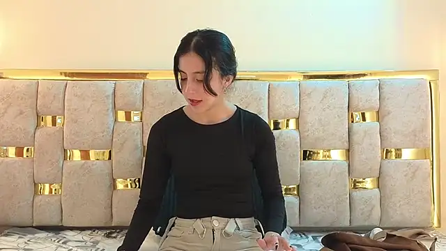 ling ling24 online show from December 2, 2025, 3:19 am