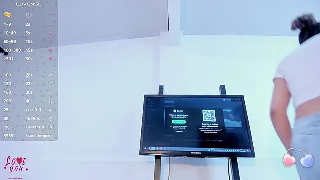 Vahiolet smith online show from November 14, 2025, 3:54 am